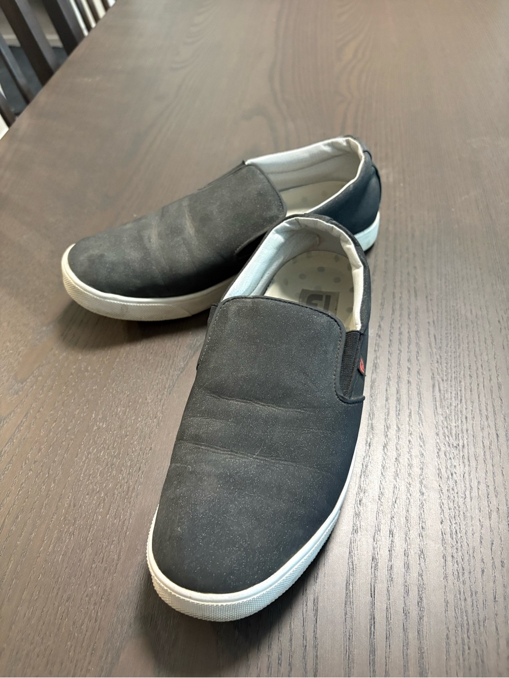 Women's Slip-On Casual Sneakers in Black